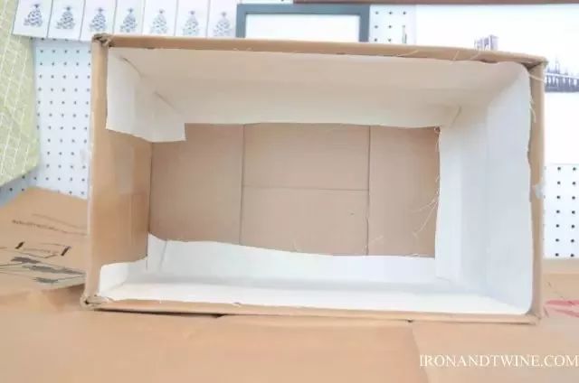 她在衣柜里系了根鞋带，衣柜竟然瞬间大一倍！大写的服气……