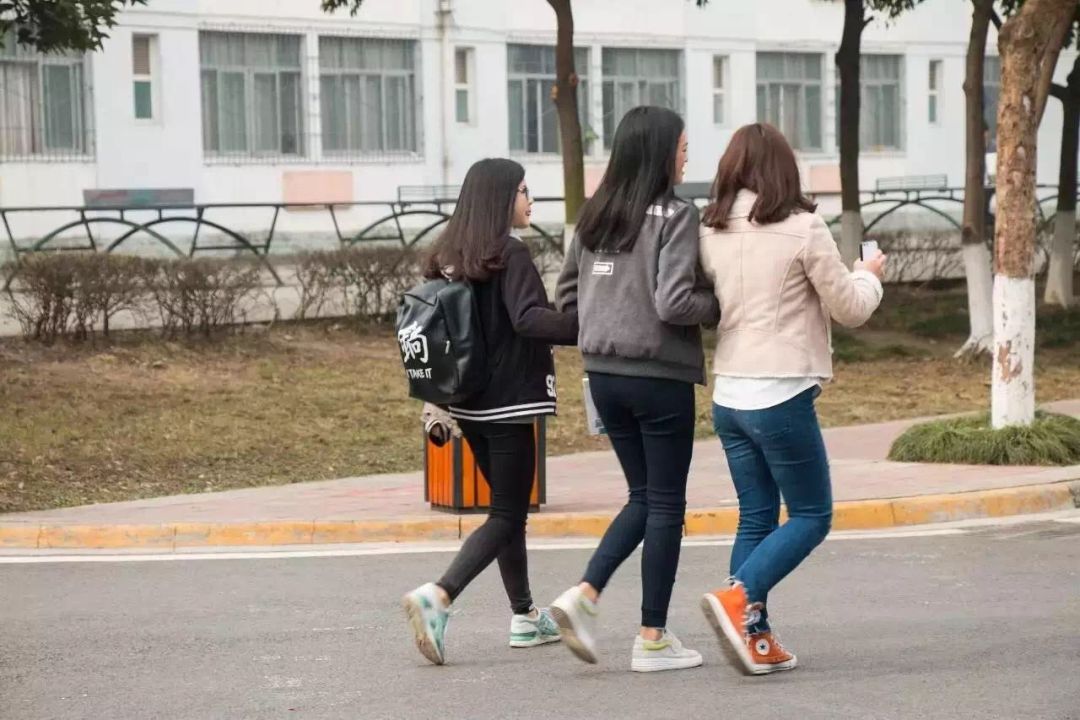 比二本线高一点的学校,比二本线多1分的本科能被录取吗