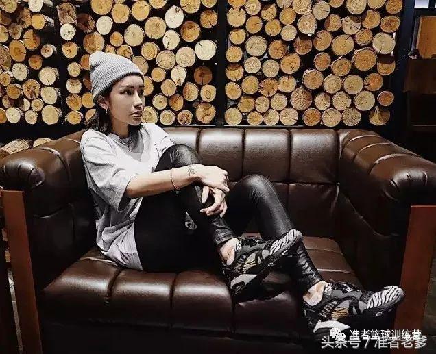 胸部撑起一滩水！被开价50万一晚，她是台湾超致命的Sneaker女孩