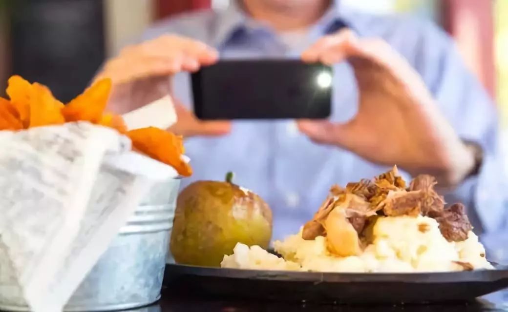 别天真，大学生油腻起来甩中年人十条街