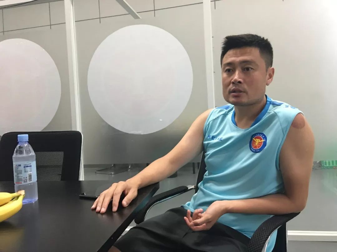 昔日“超白金一代”，现在只为享受足球，37岁的胡兆军在毅腾落叶归根