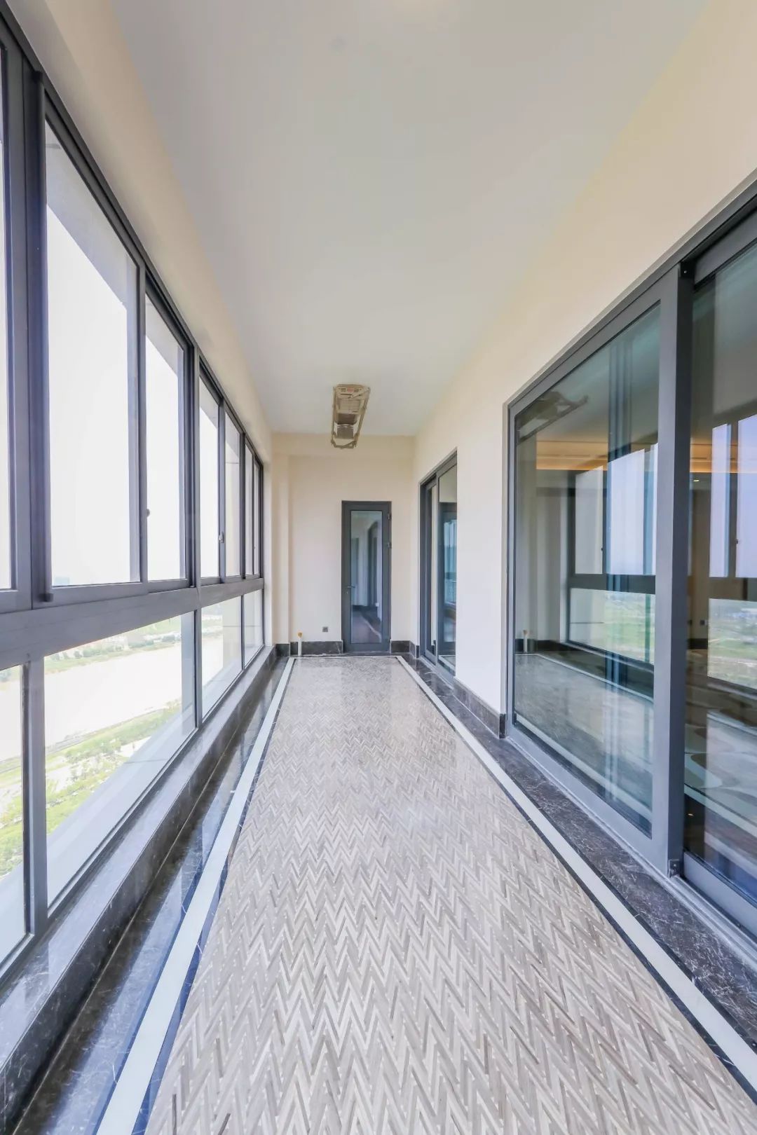 仁恒江湾天成380㎡，河西最顶级大平层！客厅开间层高逆天……