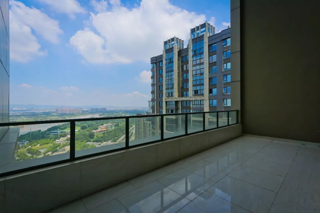 仁恒江湾天成380㎡，河西最顶级大平层！客厅开间层高逆天……