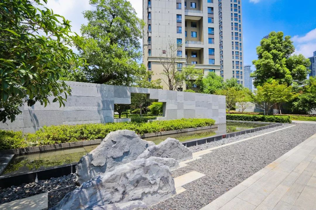 仁恒江湾天成380㎡，河西最顶级大平层！客厅开间层高逆天……