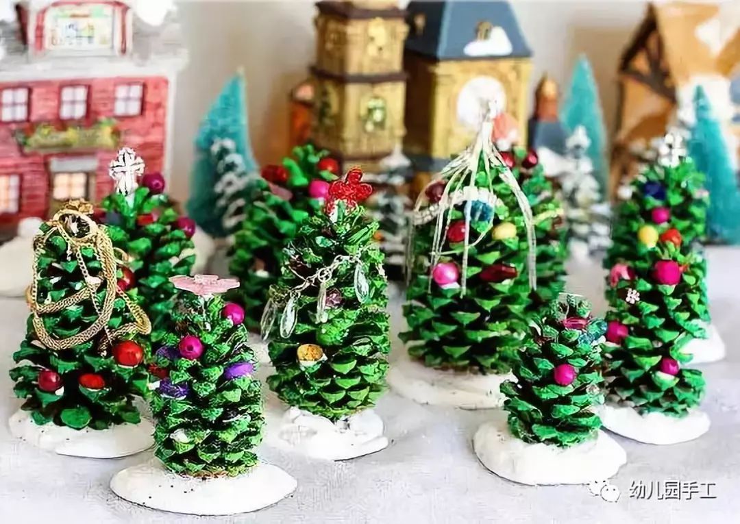 用松塔做的创意吊饰,松塔加树枝创意手工吊饰