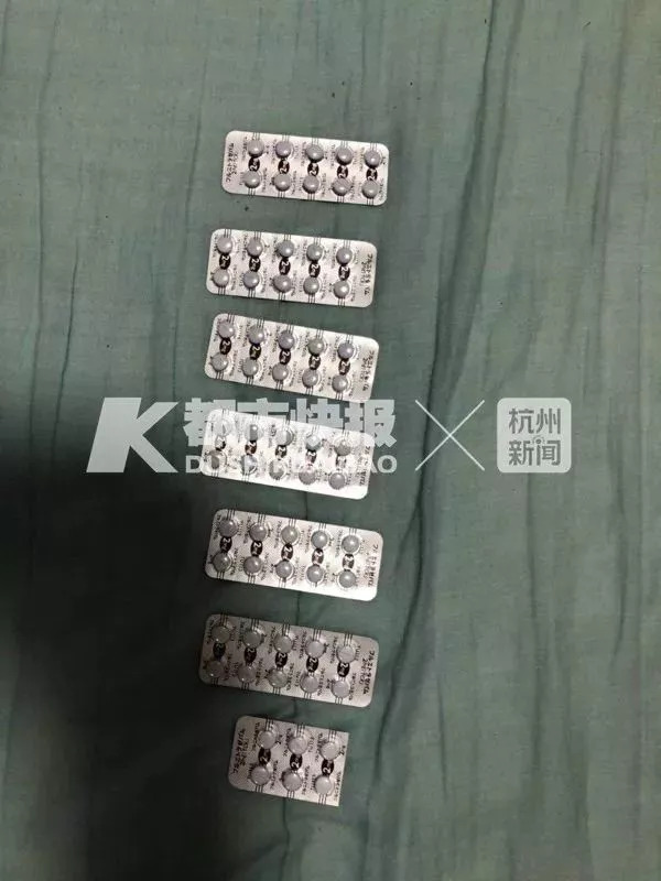 太可怕!做微商竟成毒贩!新型*品毒**“蓝精灵”出现,女孩小心了!