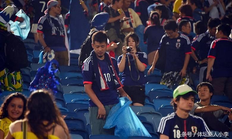 差距！日本泳迷赛后自觉清理垃圾，而韩国女选手在看台脱鞋