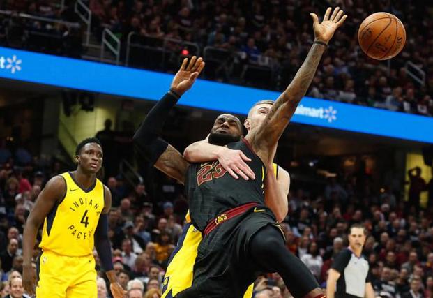 nba球员背打詹姆斯集锦,盘点nba球员的奇葩防守瞬间