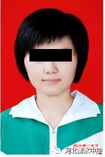 校方回应学生裙子要膝盖以下,校方回应穿短裙