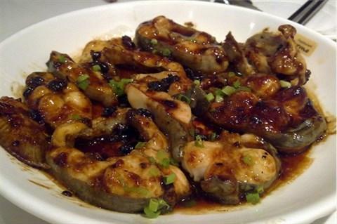 农村鱼塘养鱼最怕什么鱼,农村小水沟发现超大塘角鱼