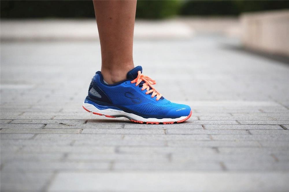 咕咚厚底跑鞋测评,299超轻软底跑鞋