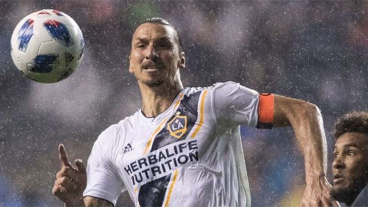 鲁尼60米惊天吊射,伊布绝杀球鲁尼