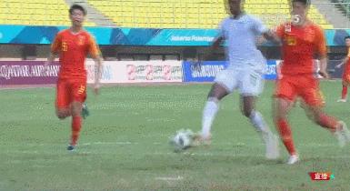 国足让人气愤的视频,国足u23被踢