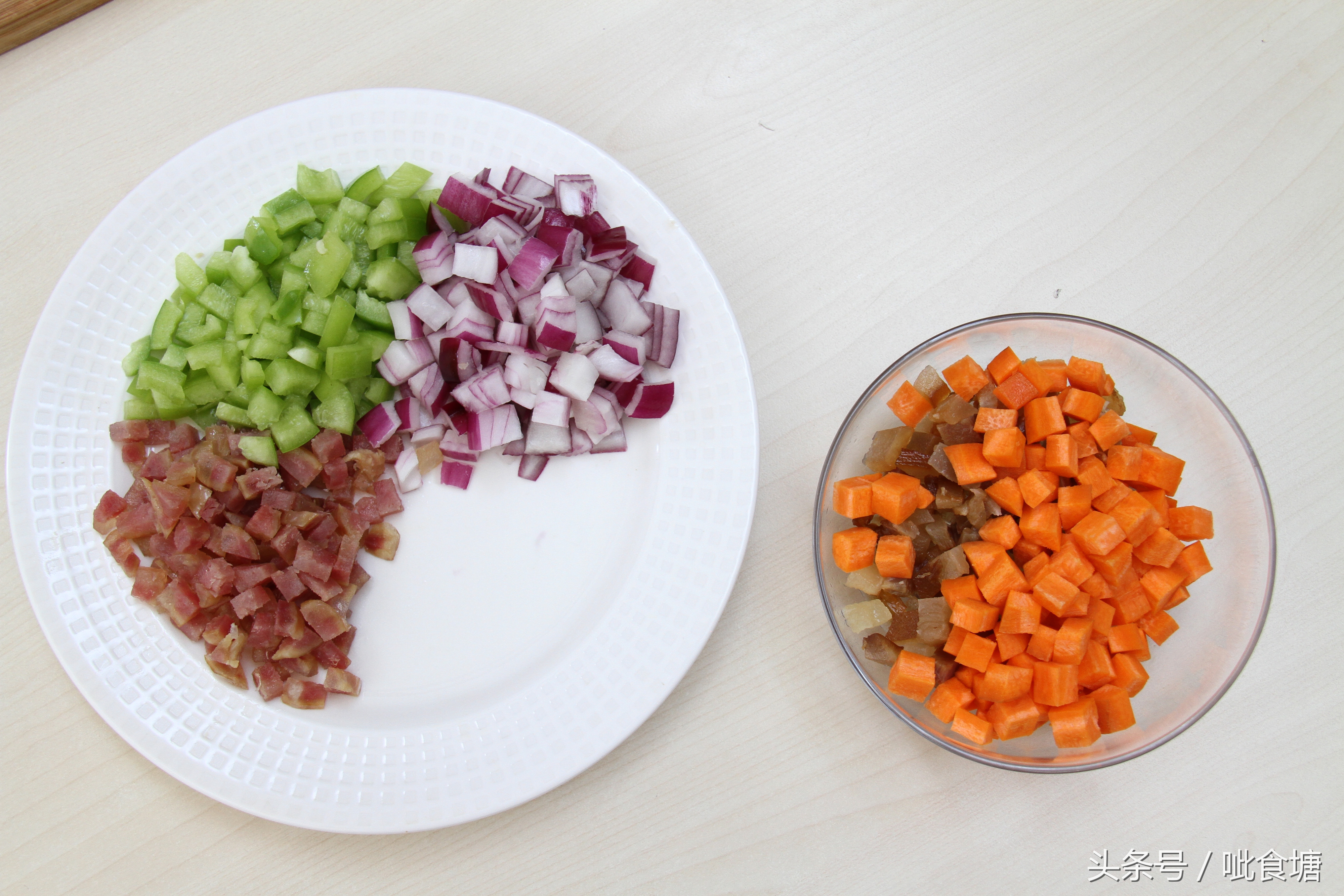 炒米饭先热锅还是先放油,炒米饭先炒胡萝卜还是鸡蛋