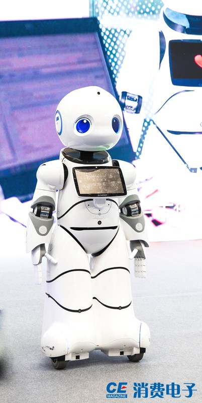 大牌云集！微软全息眼镜、索尼/爱普生智能手表，机器人都来了~