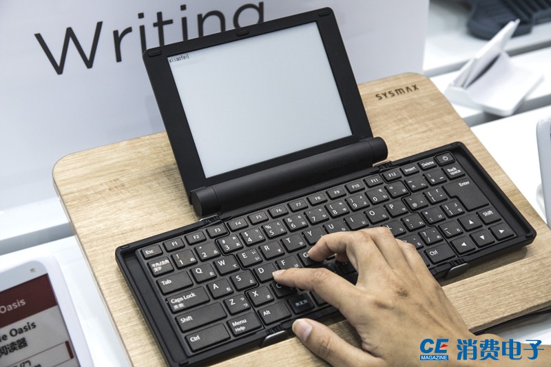 大牌云集！微软全息眼镜、索尼/爱普生智能手表，机器人都来了~