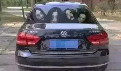 「925丨围观」大热天，是谁把孩子放在后车窗晒日光浴！网友：确认过眼神，充话费送的