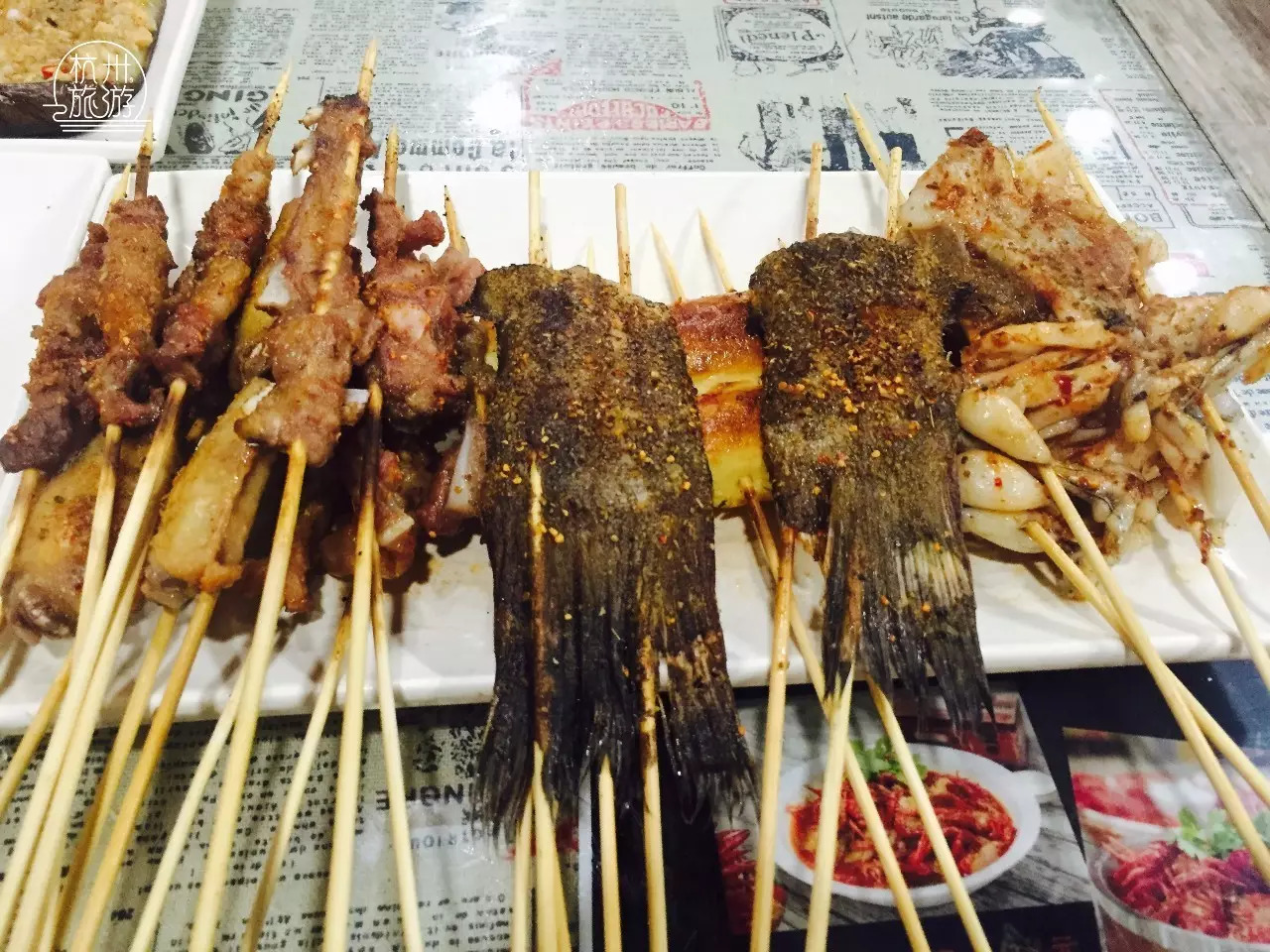 路边烧烤摊怎么挣钱,夜市烧烤摊一年真实利润揭秘