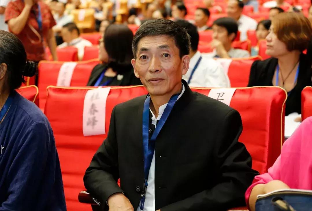 龙润茶技术总工卫宗成荣获“普洱茶传承工艺大师”称号