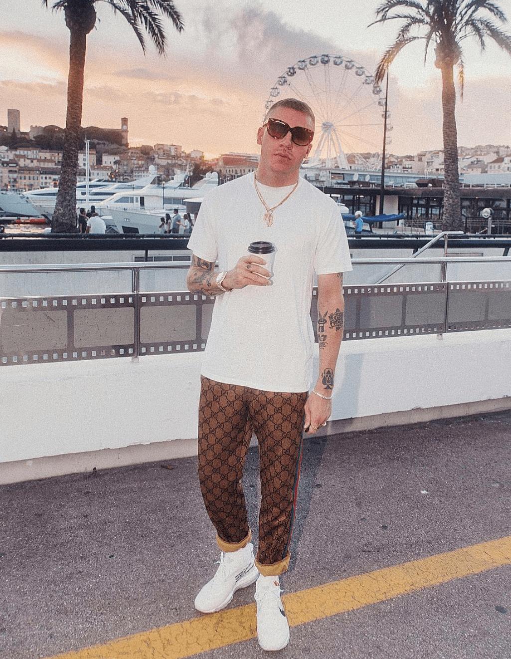 kanyewest,kanyewest上脚耐克回到未来