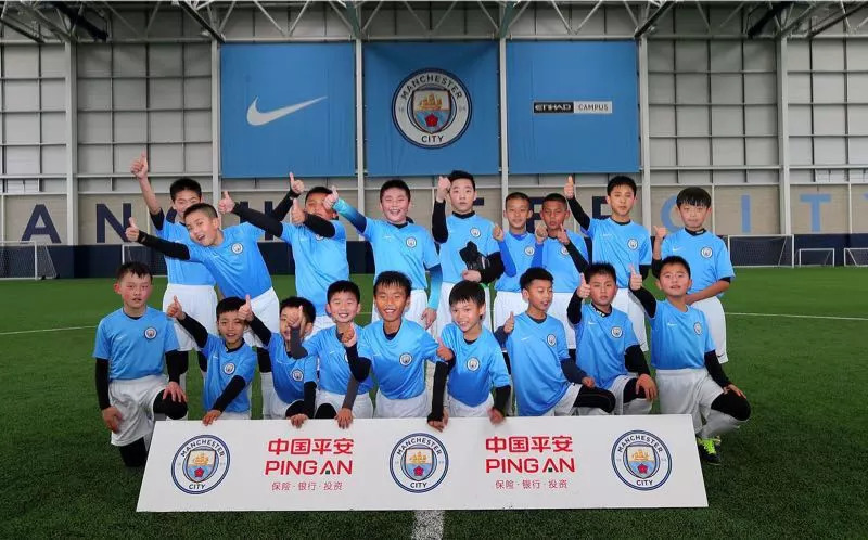 25名赴英国曼城学习的中国足球少年，后来怎么样了？
