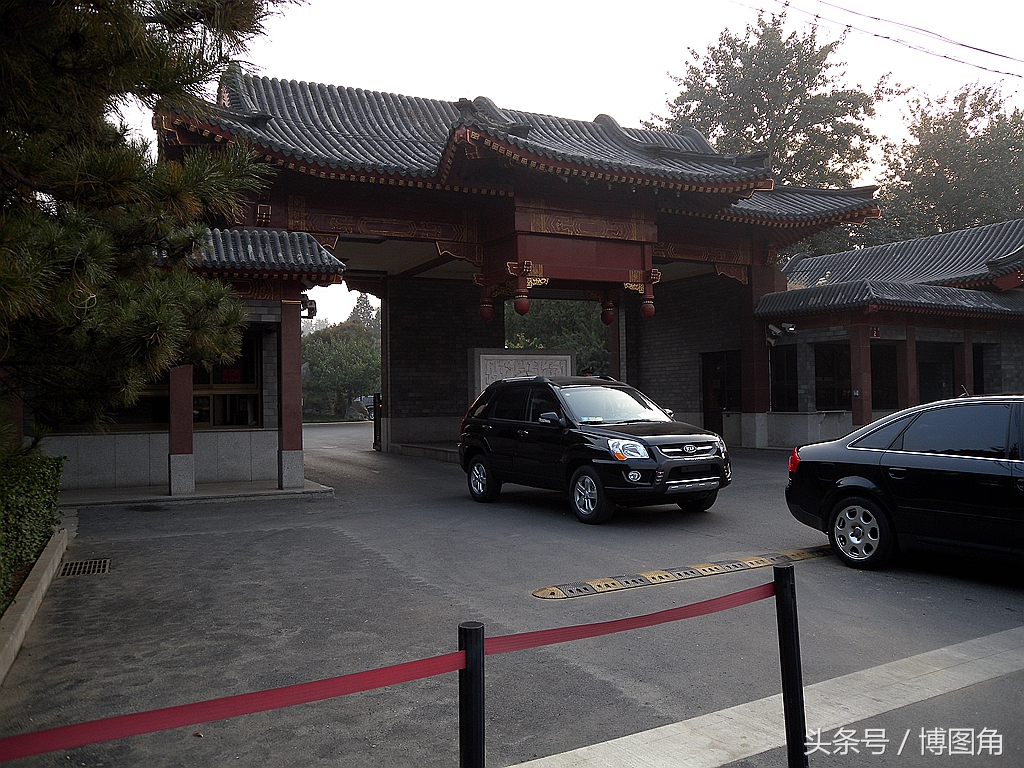 中南海与故宫位置图片,中南海与故宫中间的建筑是