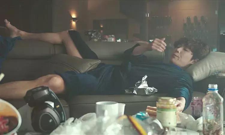 被*袜丝**毁掉的中国女人：审美力，才是一个人的核心竞争力