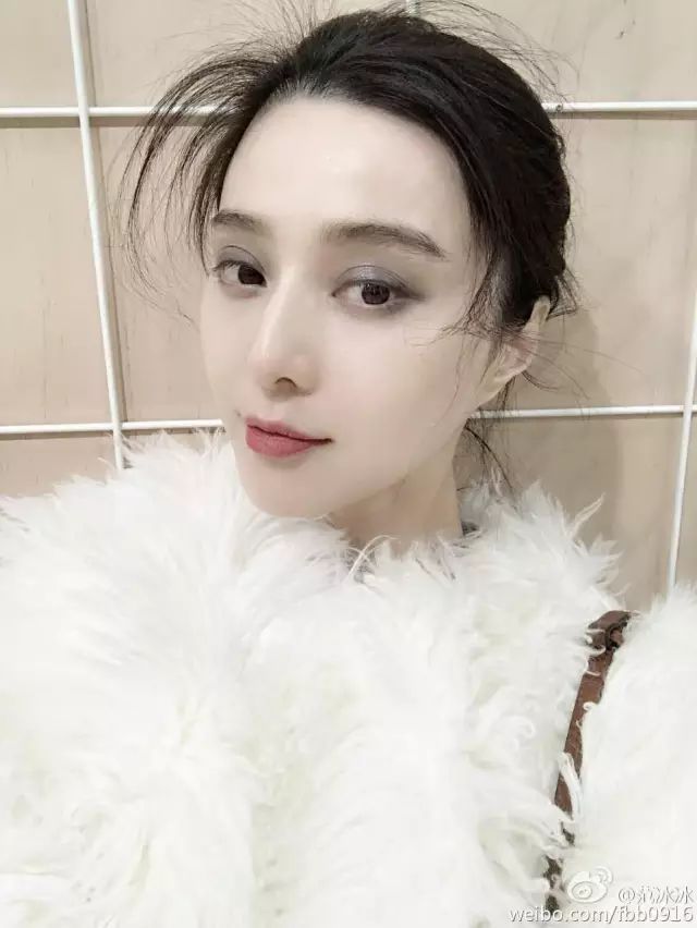 范冰冰佟丽娅红色礼服,范冰冰佟丽娅红毯造型