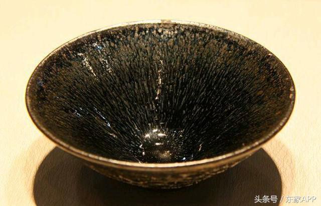 陶瓷表面的釉如何形成,陶瓷蓝黑裂纹是什么釉