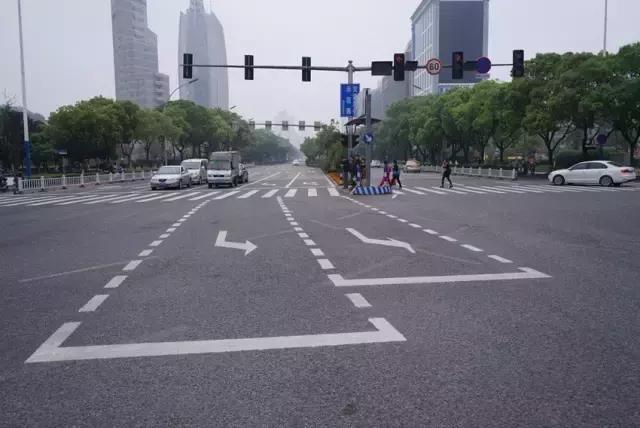 新手交通标识讲解,新手开车常见标线大全