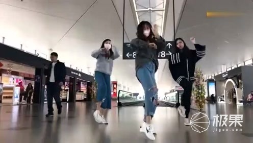 啥姿势都会?这个AI让你一键变成尬舞网红