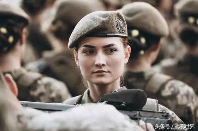 俄乌战争俘获乌克兰女兵,乌克兰拿了什么武器