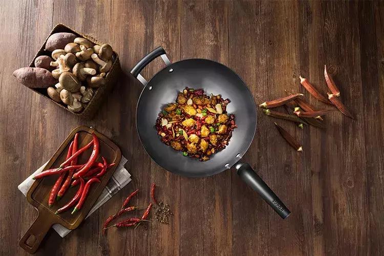 铁锅如何养护不生锈好看,新铁锅怎么处理不生锈不粘铸铁锅