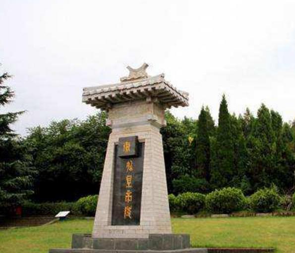 现*考代**古证实墓室中有墓毒，分散在不同位置，像秦始皇的“毒宫”