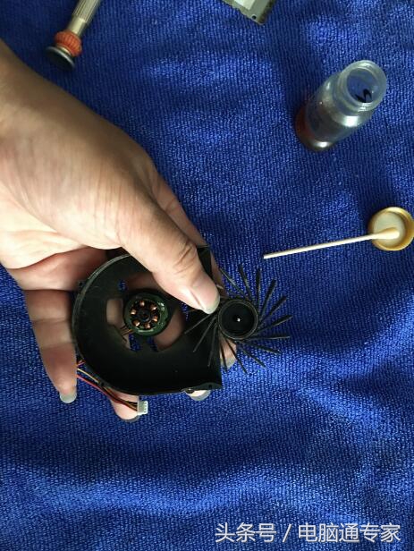 笔记本电脑cpu风扇转屏幕不亮,笔记本cpu风扇转不动什么原因