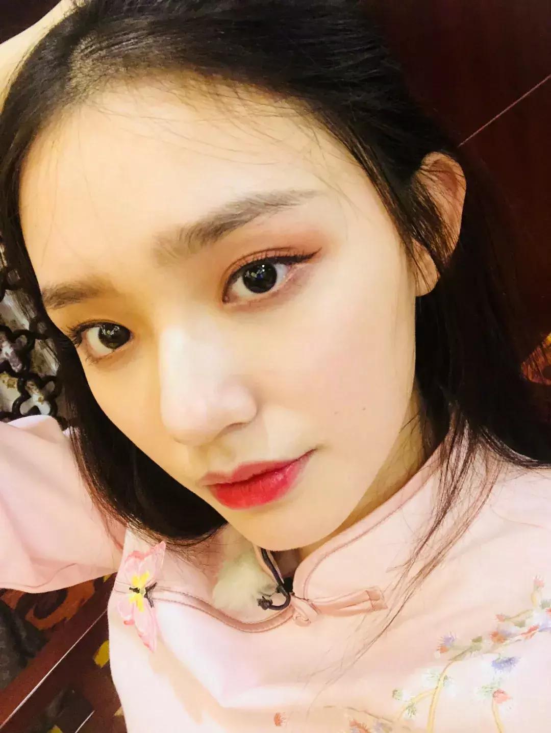 除了发量,最暴露年龄的可能是这两道纹