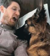 在外威风八面在家脾气全无,在外面有多威武在家就有多怂