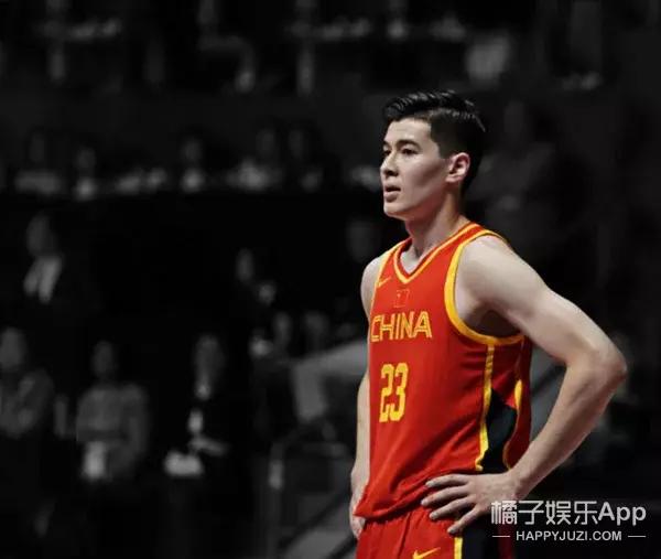 吴彦祖跳高完整版,陈伟霆吴彦祖撞脸