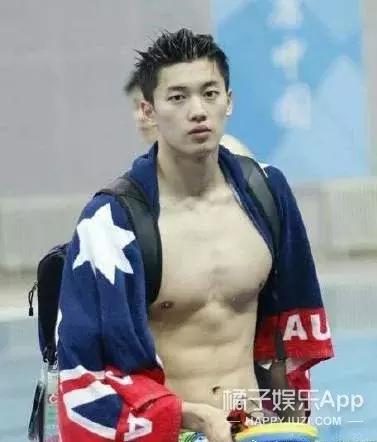 吴彦祖跳高完整版,陈伟霆吴彦祖撞脸