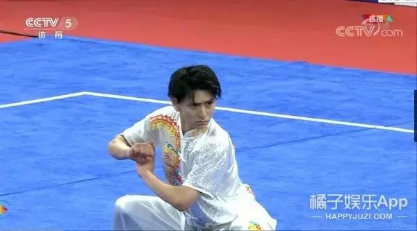 吴彦祖跳高完整版,陈伟霆吴彦祖撞脸