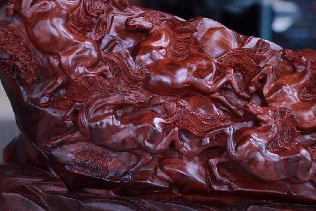 如得这件海南黄花梨“八骏图”，马到功成，飞黄腾达