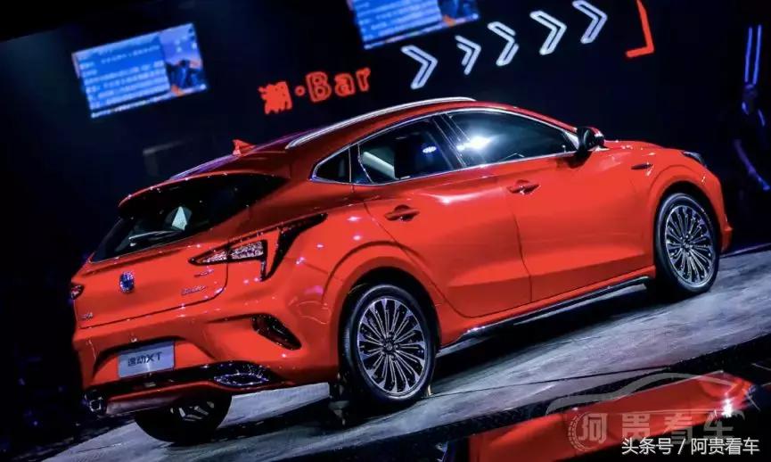 这款两厢车，低趴设计类似小钢炮，配1.6T发动机，比高尔夫能跑！