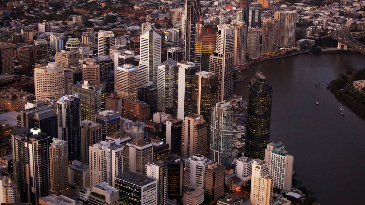 库存高企三四线楼市何去何从,房地产市场持续火爆库存告急