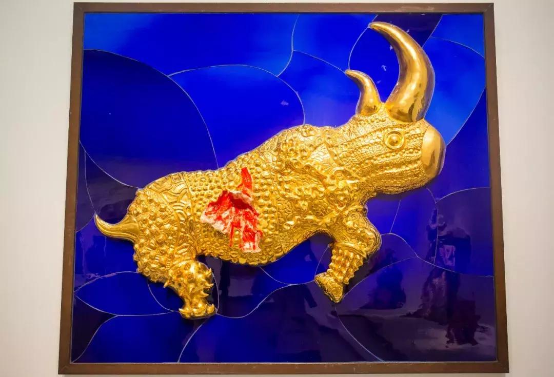 亚洲首展！开枪射画肉上绣花……这场叫“她”的展览，见识女性的力量