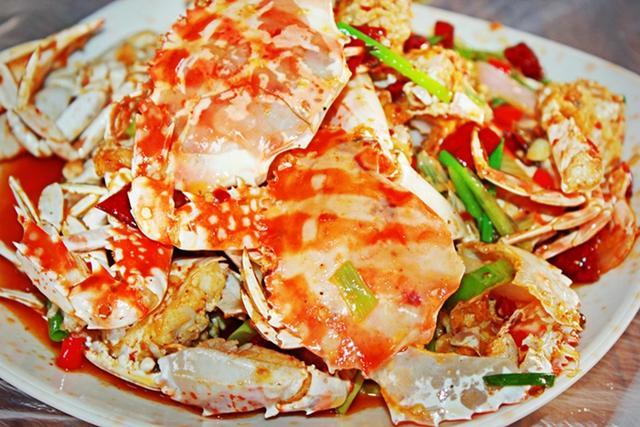 三亚火车头万人海鲜广场在哪个区,三亚火车头海鲜广场属于三亚湾吗