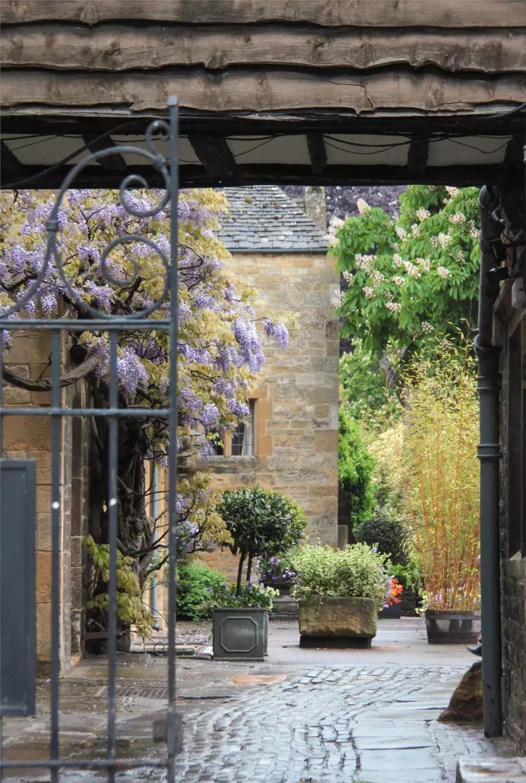 为什么英国人喜欢旅游呢,英国人喜欢去哪度假