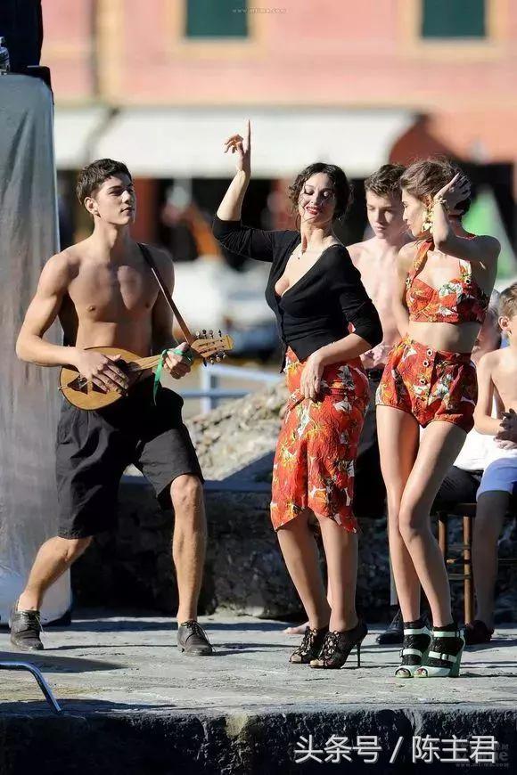 她是全球公认的最性感女神，“裸露”却不情色的人间*物尤**！