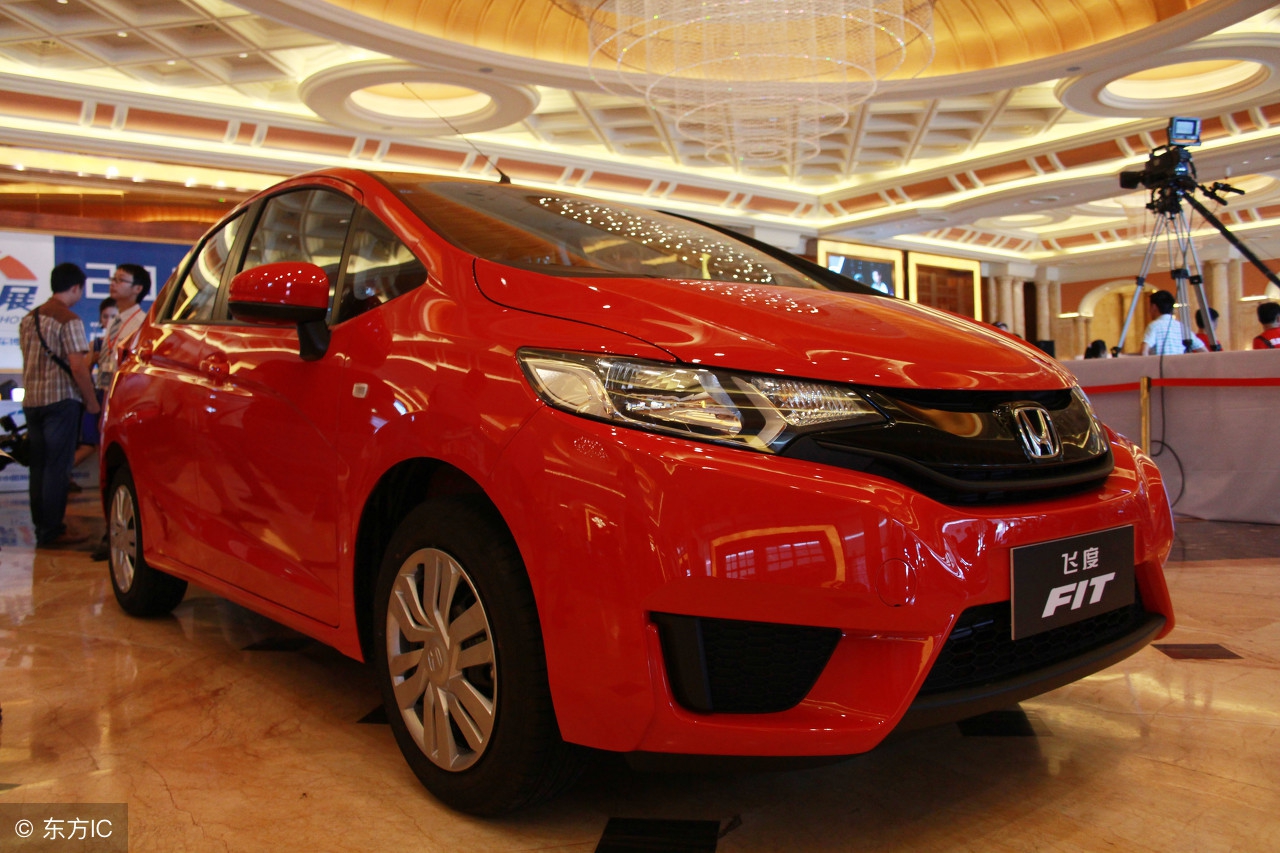 13年迈腾1.8t豪华版现在值得买吗,17年迈腾1.8t豪华版二手车多少钱