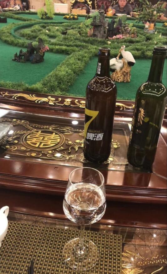 利哥澄清离开china并非忘恩负义线下面见神豪快乐哥晒超大饭桌