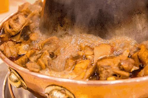 3斤半鸡肉做锅底！天津真理道这家接地气老店，烤串更是有名气！